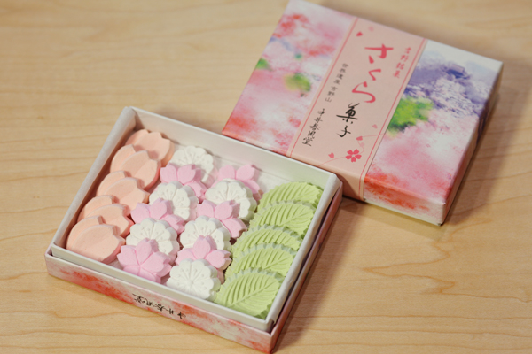 画像1: 桜菓子 22枚入り (1)